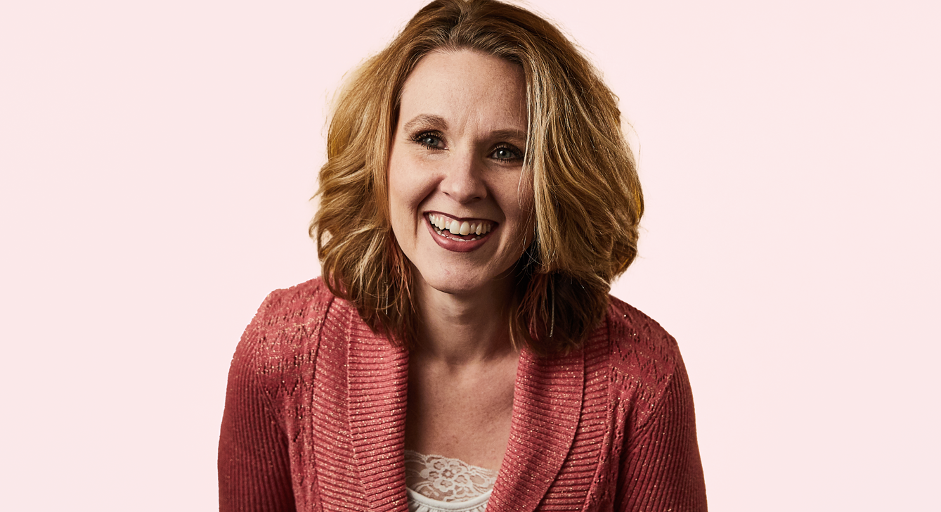 Headshot image of breast cancer survivor and Gateway to Hope recipient named Lauren.